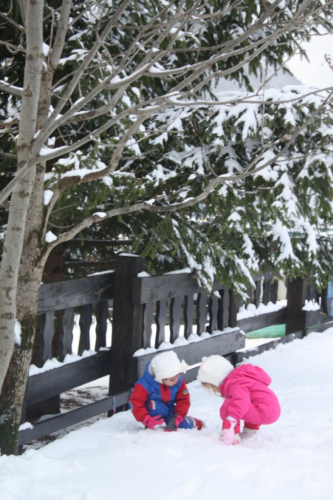 planes con niños, nieve, juegos con niños en nieve, viajar con niños