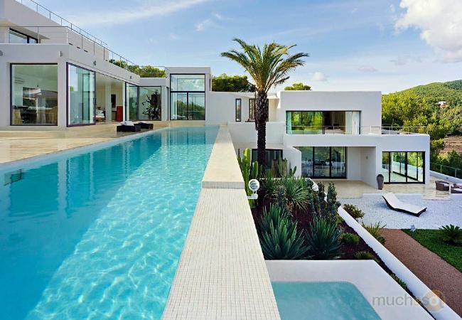 Doble piscina villa